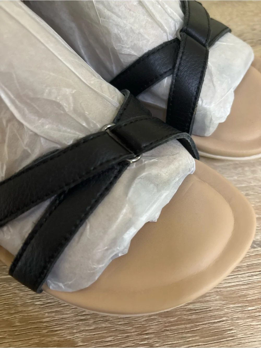 NWOT Abeo Black Strappy Cross-Over Sandal size 7